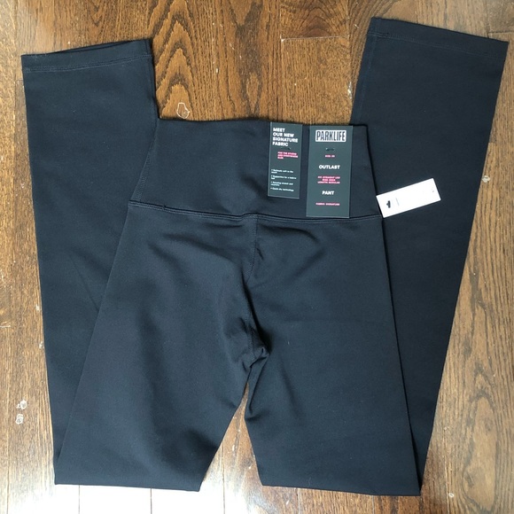 Aritzia Parklife black gym pants. - Picture 2 of 4
